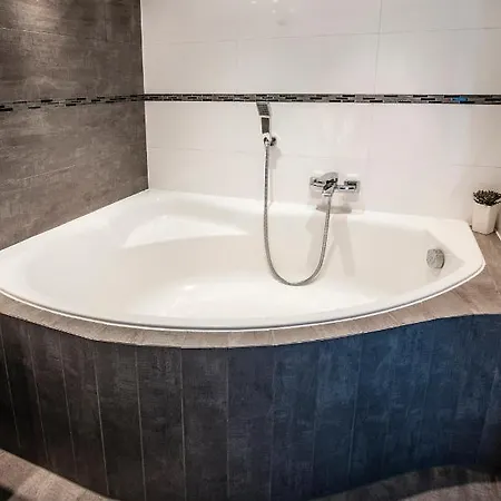 Stylowy Apartament Z Przestronnym Tarasem Apartment *