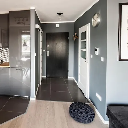 Stylowy Apartament Z Przestronnym Tarasem Apartman